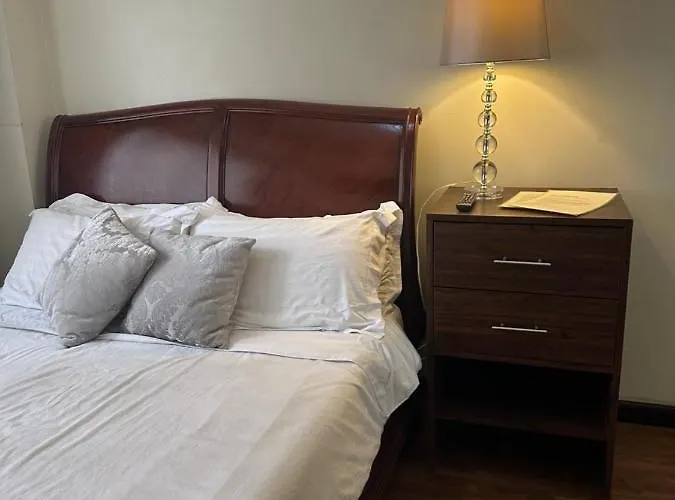 Luxury Suite Next To Shangrila And Westin Hotels Manila